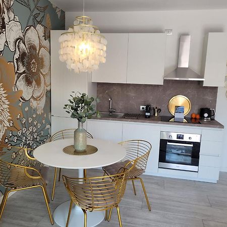 Lago-Apartment Midy, Sfeervol, Zwembad, Airco Domaso Kültér fotó