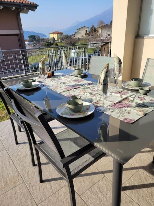Lago-Apartment Midy, Sfeervol, Zwembad, Airco Domaso Kültér fotó
