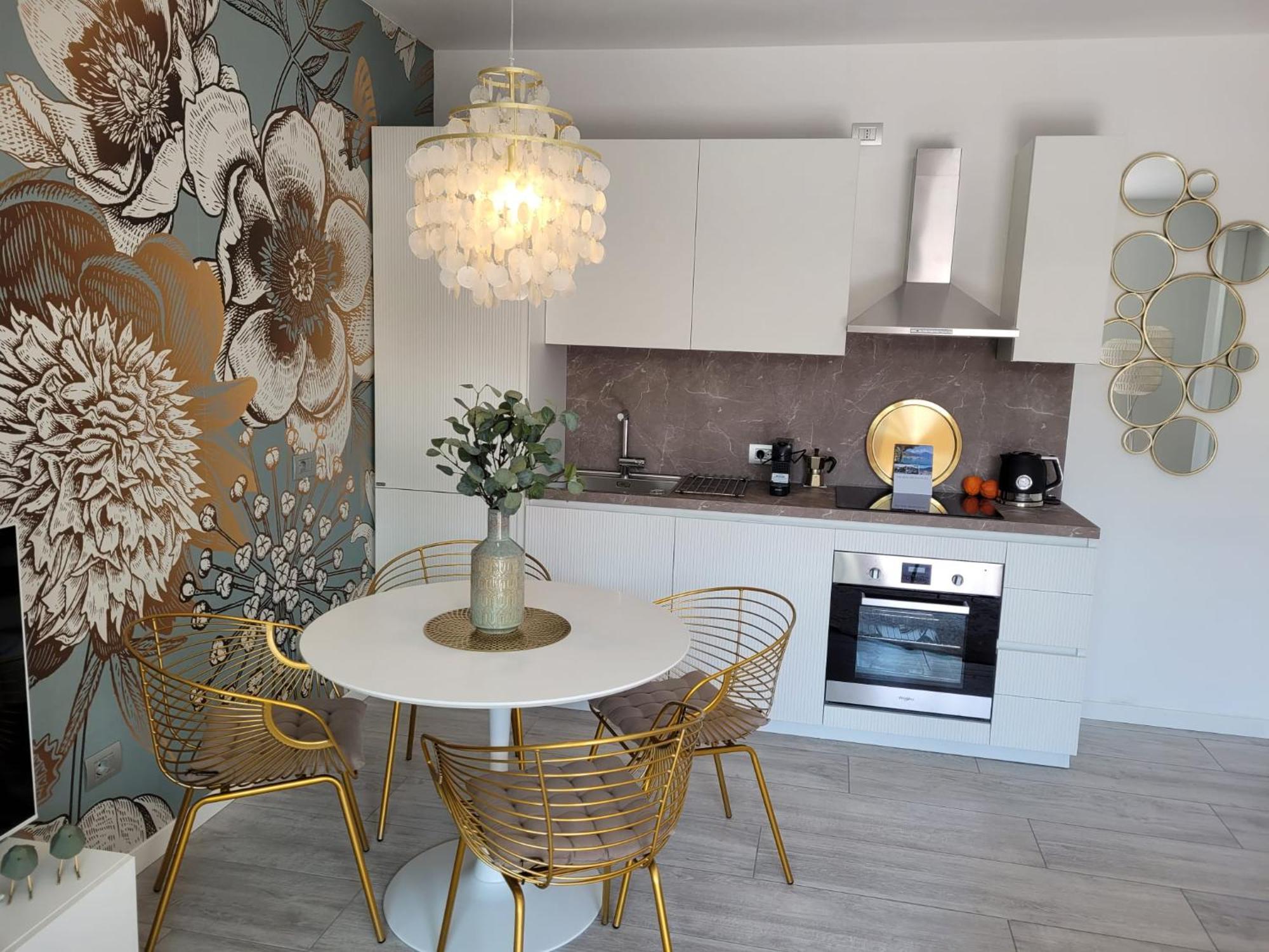 Lago-Apartment Midy, Sfeervol, Zwembad, Airco Domaso Kültér fotó